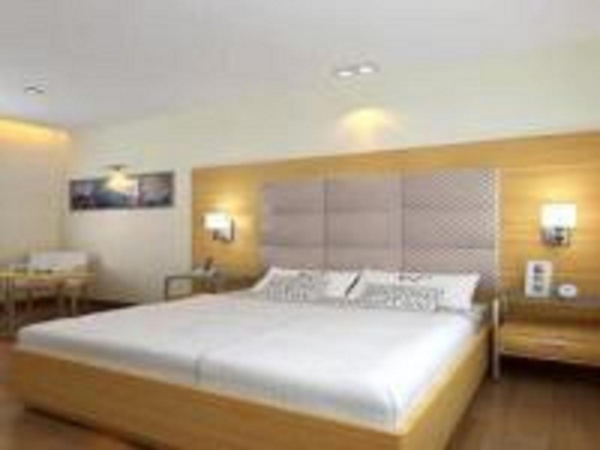 Country Inn Panjim Goa Панаджи Номер фото